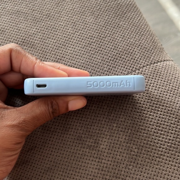 Blue portable charger - Picture 5 of 5